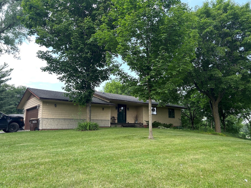 1640 95th St SE, Franklin Twp, MN 55328 - ranch-style house with an attached garage and a front lawn