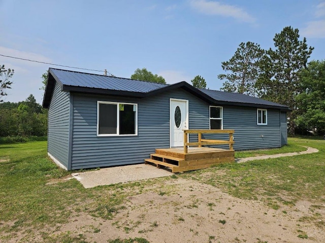10091 Trengove Rd NW, Bemidji, MN 56601 - view of front facade with a front yard and a metal roof