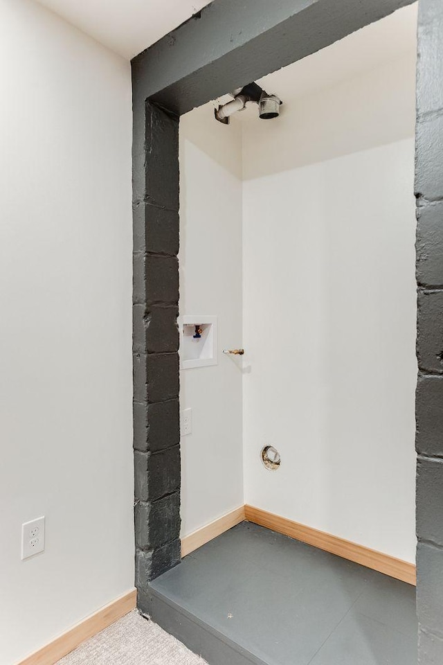 3909 Xerxes Ave S, Minneapolis, MN 55410 - bathroom featuring baseboards