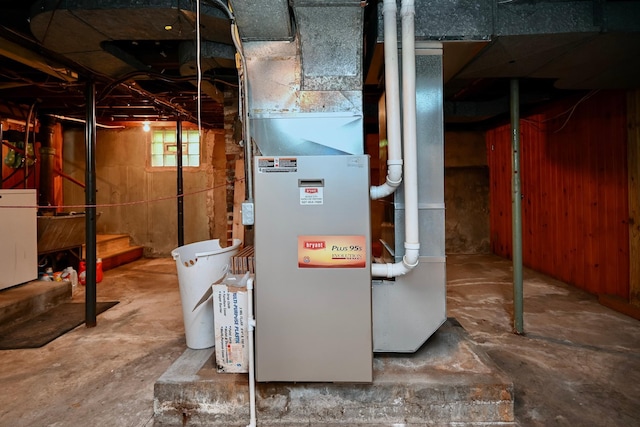 231 Mark St, Winona, MN 55987 - utilities with heating unit and washer / clothes dryer
