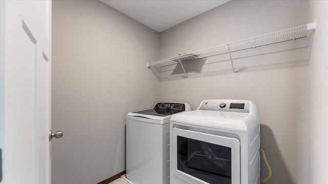 991 45th Ave NE, Saint Cloud, MN 56304 - laundry room featuring washer and clothes dryer and baseboards