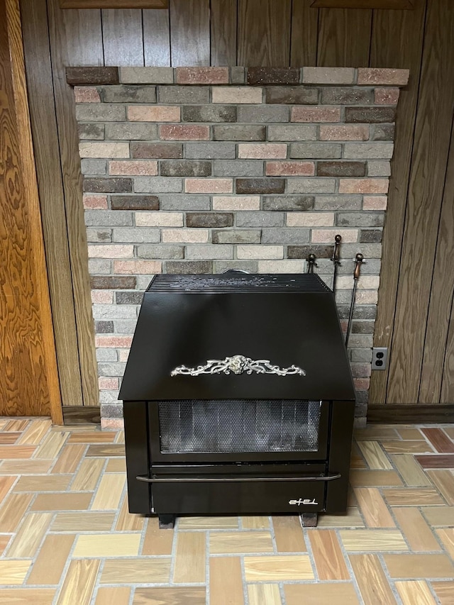 842 19th Ave N, Saint Cloud, MN 56303 - detailed view of wooden walls