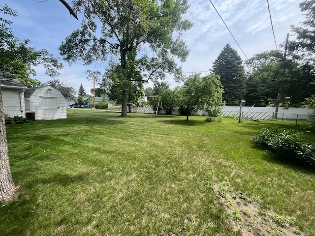 842 19th Ave N, Saint Cloud, MN 56303 - view of yard featuring a storage shed