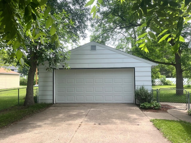 842 19th Ave N, Saint Cloud, MN 56303 - view of detached garage