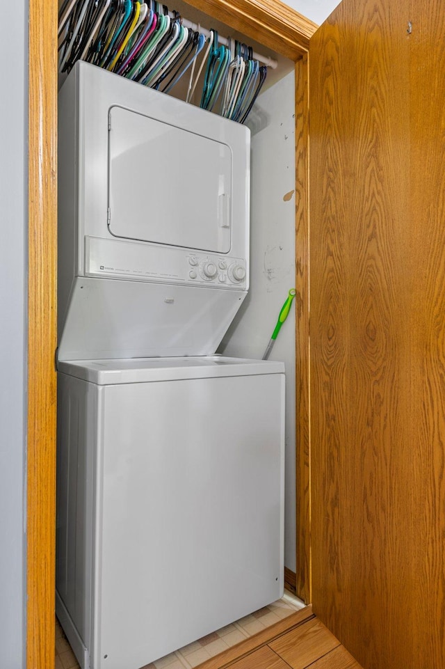 505 Brookview Ln SW, Isanti, MN 55040 - laundry room with stacked washer and clothes dryer