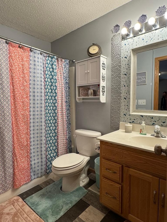 110 Glenshire Blvd S, Watkins, MN 55389 - full bathroom featuring a textured ceiling, vanity, and a shower with curtain