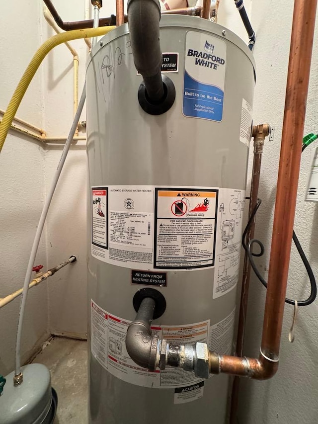 110 Glenshire Blvd S, Watkins, MN 55389 - utility room featuring water heater