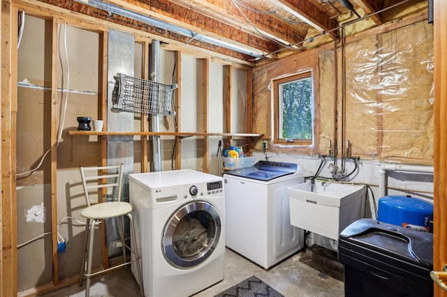 733 Meadow Dr, Hudson, WI 54016 - laundry room featuring washer and dryer