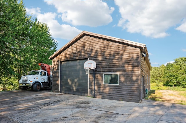 733 Meadow Dr, Hudson, WI 54016 - detached garage with driveway