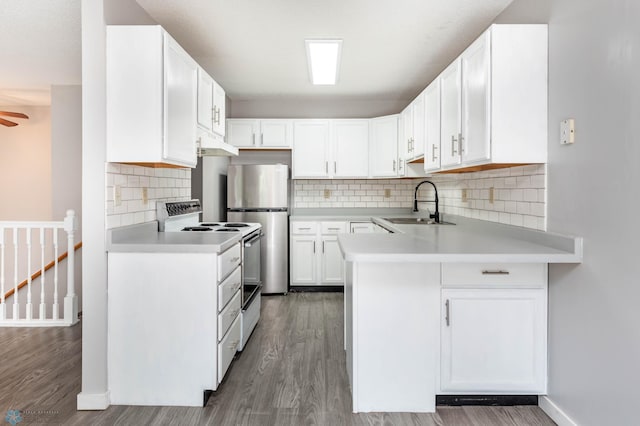 3050 18th St S, Fargo, ND 58103 - kitchen featuring electric stove, light countertops, freestanding refrigerator, a peninsula, and wood finished floors