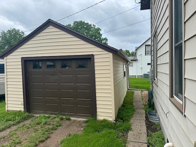 720 Fir Ave, Bird Island, MN 55310 - detached garage with driveway
