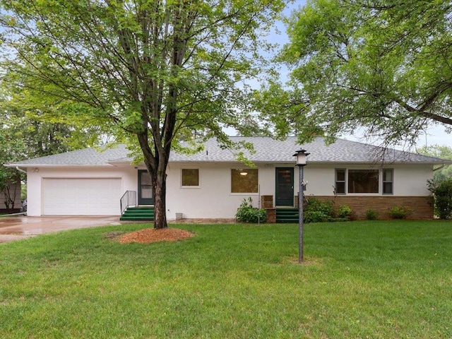 517 Cedar St, Brainerd, MN 56401 - ranch-style house featuring a garage, a front lawn, driveway, entry steps, and stucco siding