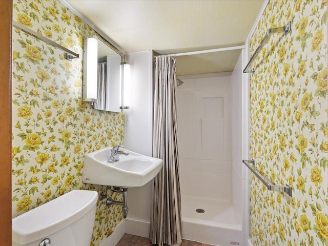 517 Cedar St, Brainerd, MN 56401 - bathroom featuring wallpapered walls and a stall shower