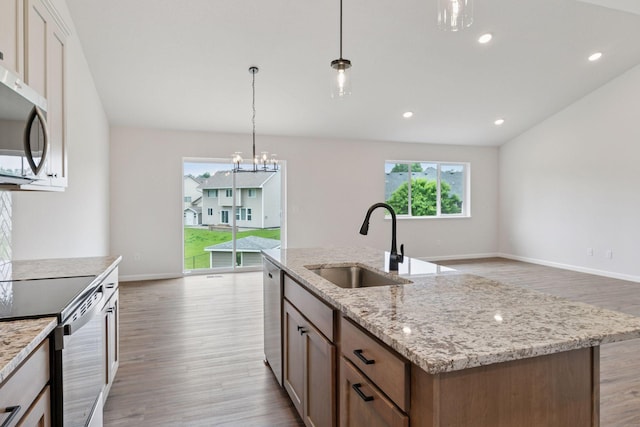 1096 Prospect Pointe Rd, Jordan, MN 55352 - kitchen with stainless steel appliances, light wood-style flooring, an island with sink, open floor plan, and recessed lighting