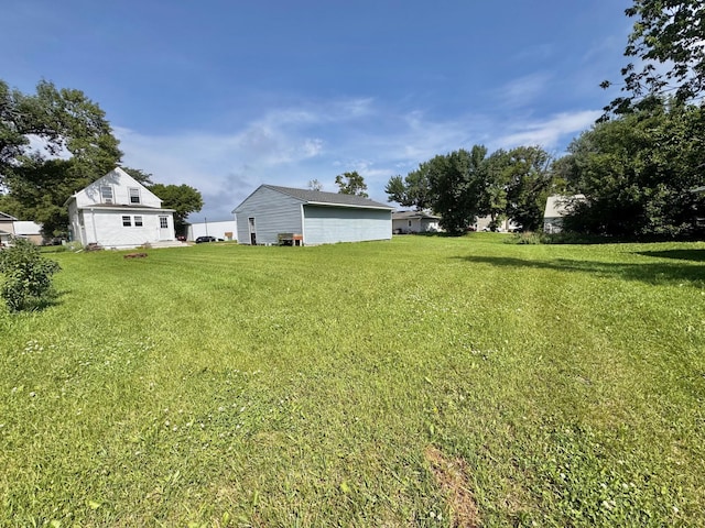 420 7th St, Marshall, MN 56258 - view of green lawn