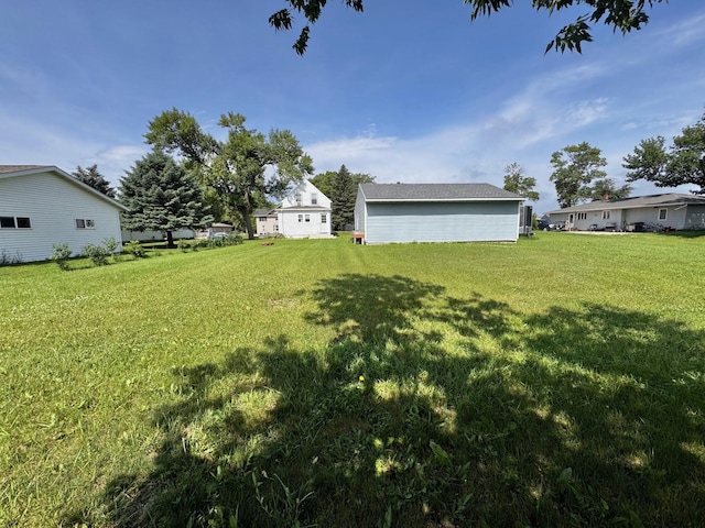 420 7th St, Marshall, MN 56258 - view of green lawn