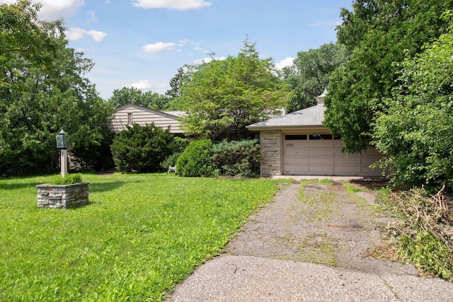 1065 Colby St, Saint Paul, MN 55116 - view of green lawn with a detached garage
