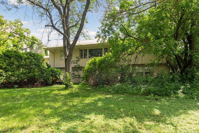 1065 Colby St, Saint Paul, MN 55116 - view of grassy yard