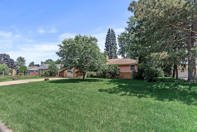 6112 Kyle Ave N, Brooklyn Center, MN 55429 - view of front of house with a front yard and driveway
