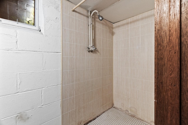 6112 Kyle Ave N, Brooklyn Center, MN 55429 - bathroom with a tile shower and tile patterned floors