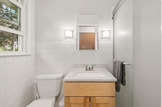 755 Keokuk Ln, Mendota Heights, MN 55120 - half bathroom featuring tile walls and vanity