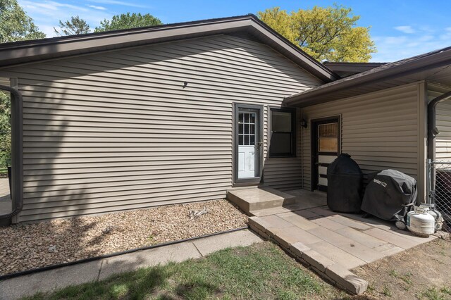 755 Keokuk Ln, Mendota Heights, MN 55120 - property entrance