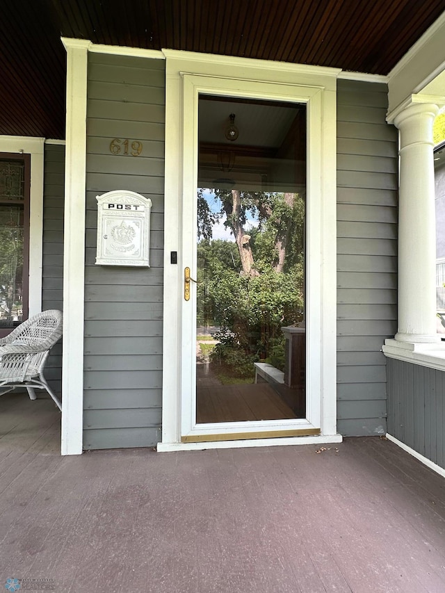 619 University Dr S, Fargo, ND 58103 - property entrance with a porch