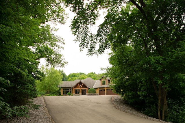 8271 Barton Ave NW, Buffalo, MN 55313 - view of front facade with curved driveway and a garage