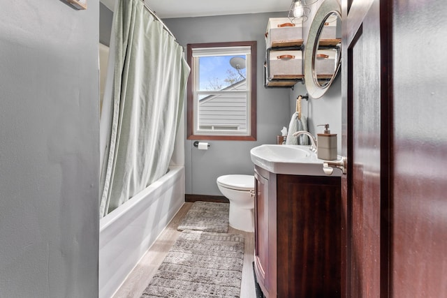 632 Quince St, Duluth, MN 55811 - bathroom with vanity, shower / bath combination with curtain, and wood finished floors