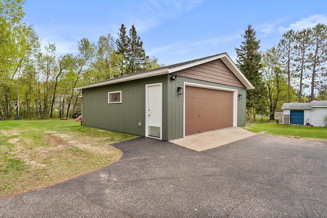 632 Quince St, Duluth, MN 55811 - view of detached garage