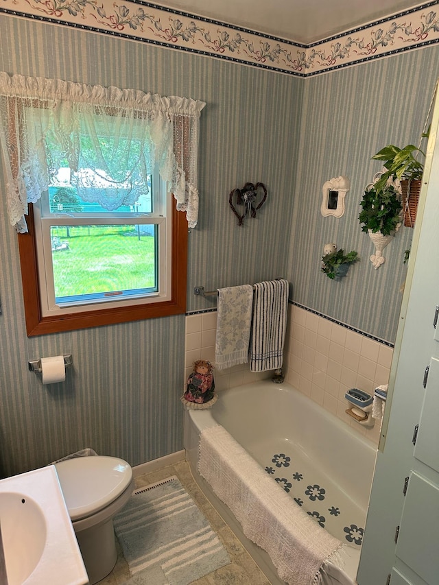 925 Willow St W, Detroit Lakes, MN 56501 - bathroom featuring wallpapered walls, a bath, and tile patterned flooring