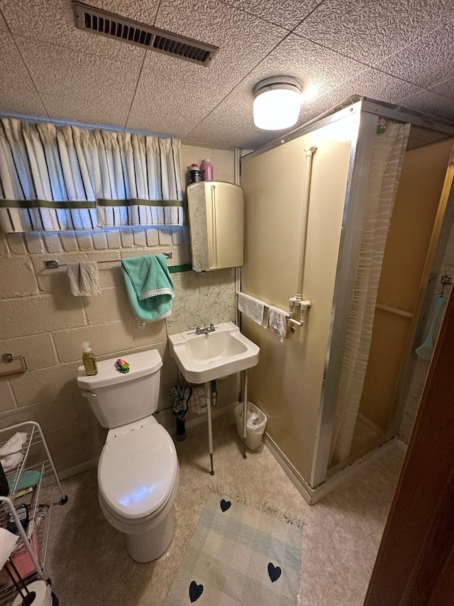 925 Willow St W, Detroit Lakes, MN 56501 - full bathroom featuring a shower stall and toilet