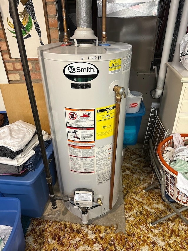 925 Willow St W, Detroit Lakes, MN 56501 - utility room featuring water heater