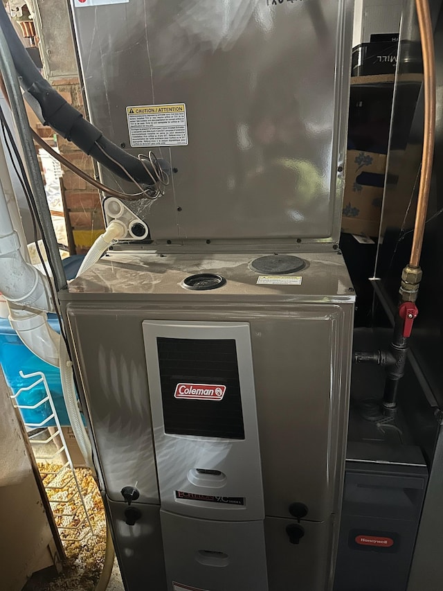 925 Willow St W, Detroit Lakes, MN 56501 - utilities featuring heating unit
