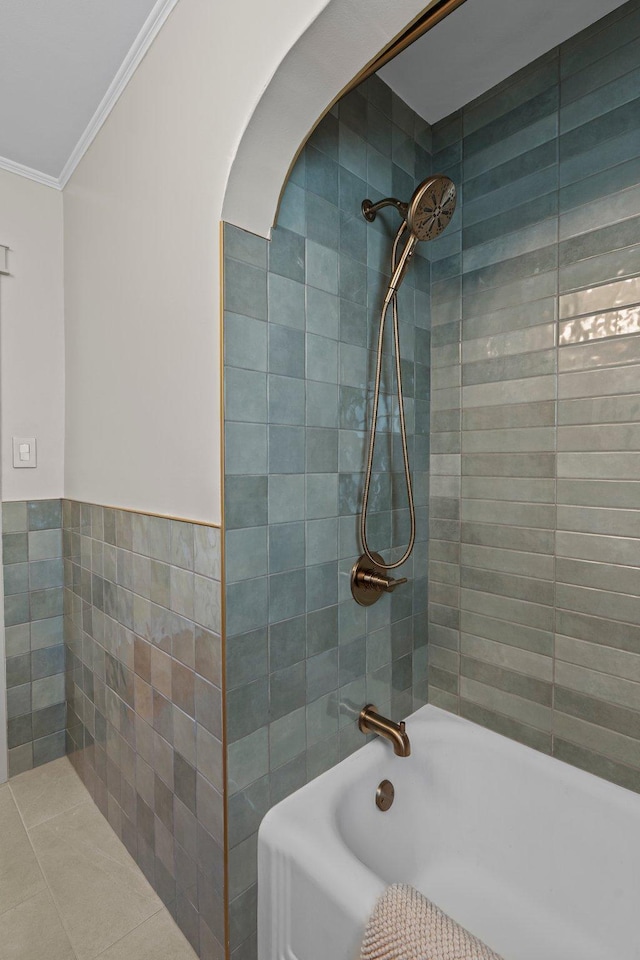 947 Stryker Ave W, Saint Paul, MN 55118 - bathroom with crown molding and shower / washtub combination
