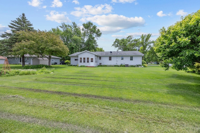 226 Ash Ave, Bird Island, MN 55310 - rear view of property with a lawn