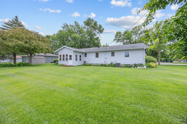 226 Ash Ave, Bird Island, MN 55310 - rear view of house featuring a lawn