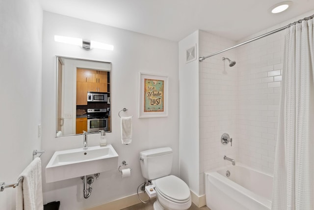 718 Washington Ave N Unit 612, Minneapolis, MN 55401 - full bathroom featuring toilet and shower / bath combination with curtain