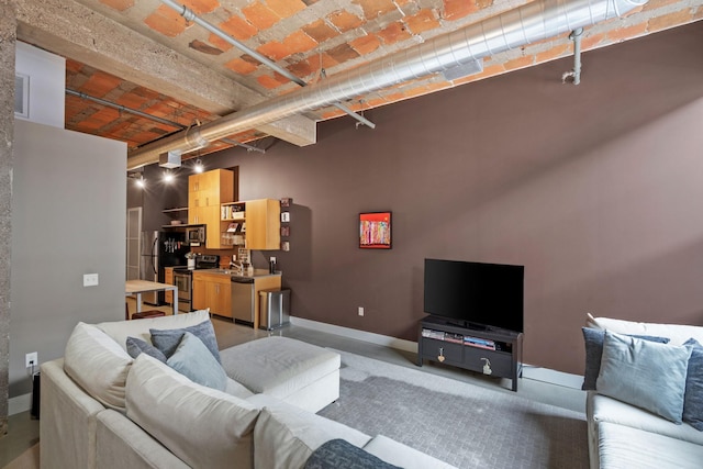 718 Washington Ave N Unit 612, Minneapolis, MN 55401 - living room with baseboards and concrete floors