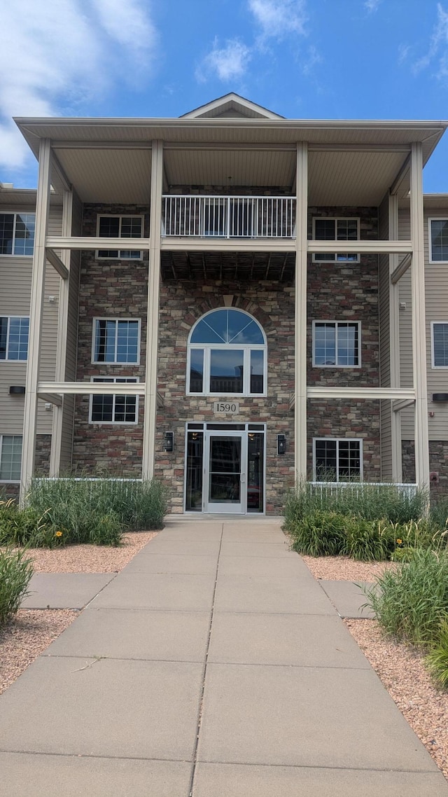 1590 Parkwood Dr Unit 102, Woodbury, MN 55125 - photo 1
