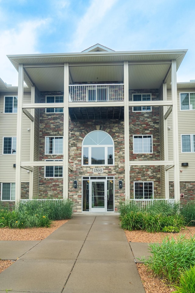 1590 Parkwood Dr Unit 102, Woodbury, MN 55125 - photo 1