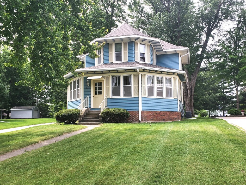 127 Park Pl W, Norwood Young America, MN 55368 - photo 1