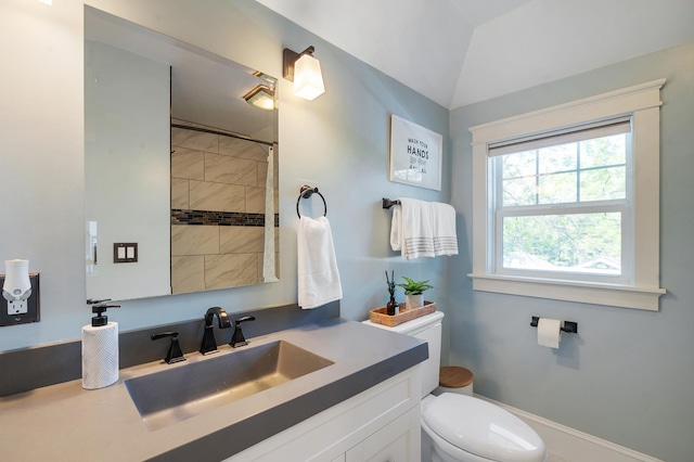 114 Chester Pkwy, Duluth, MN 55805 - full bathroom featuring vanity and curtained shower