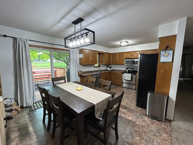 605 Park Island Dr SW, Hutchinson, MN 55350 - dining space with a textured ceiling