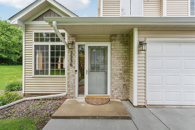 2256 River Rock Ln, Shakopee, MN 55379 - property entrance featuring a garage