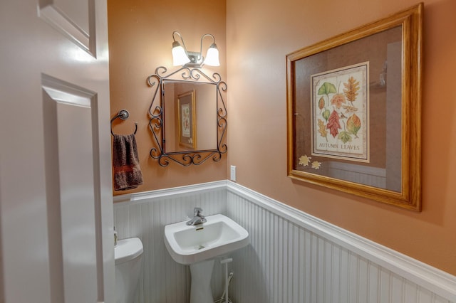 5393 Bachelor Rd NW, Hackensack, MN 56452 - half bathroom featuring wainscoting and a decorative wall