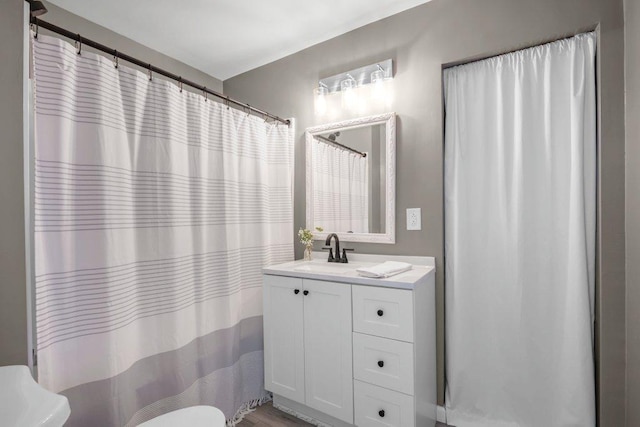 402 Clifton St, Saint Paul, MN 55102 - bathroom featuring vanity and a shower with shower curtain