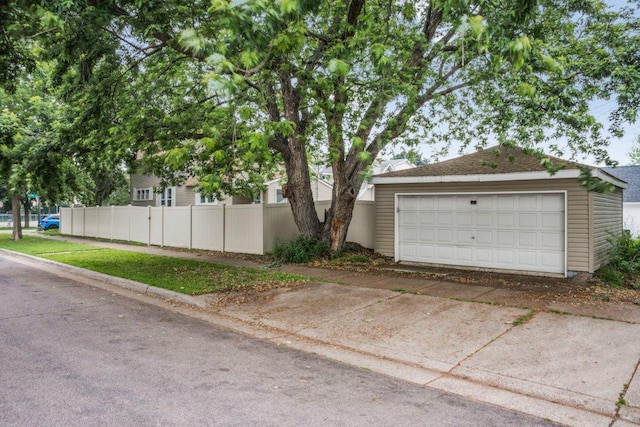 402 Clifton St, Saint Paul, MN 55102 - view of side of property featuring an outdoor structure