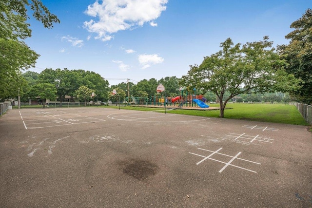 402 Clifton St, Saint Paul, MN 55102 - view of basketball court with community basketball court