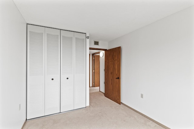 6615 Lake Shore Dr S Unit 900, Richfield, MN 55423 - unfurnished bedroom featuring light colored carpet and a closet